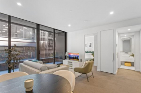 Chic 1-Bed with Pool & Amenities in St Kilda Road